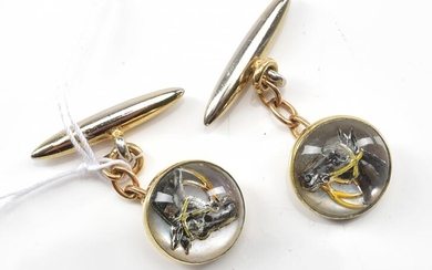 A PAIR OF ESSEX CRYSTAL STYLE HORSE HEAD CUFFLINKS IN SILVER GILT