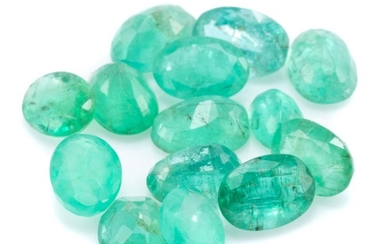 A PARCEL OF UNSET EMERALDS; 14 oval cut emeralds total 10.24ct.