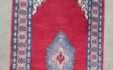A PERSIAN CARPET WITH SINGLE MEDALLION