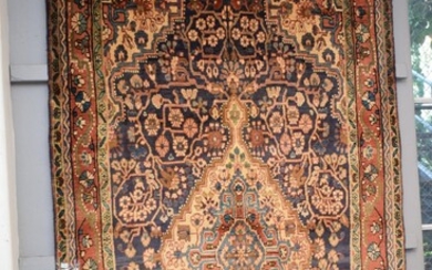 A PERSIAN JOZAN RUG, 100% FINE WOOL PILE. HAND-KNOTTED JOZAN WEAVE & WITH CLASSIC FLORAL DESIGN OF ELONGATED CHANDELIER MEDALLION AN...