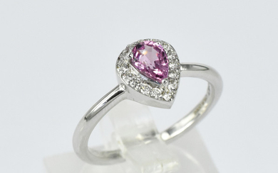 A PINK SAPPHIRE RING