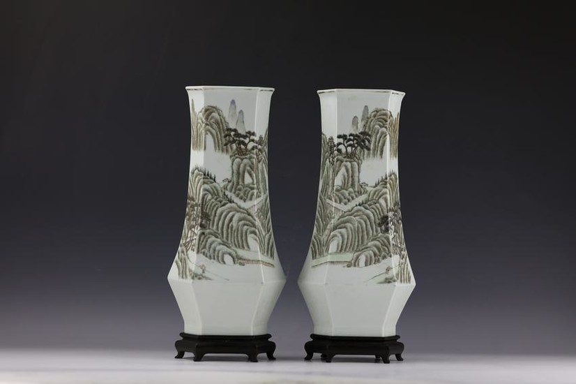 A Chinese WuCai Figural Porcelain Vase