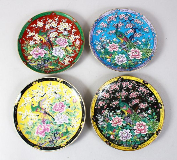 A SET OF FOUR JAPANESE 20TH CENTURY PORCELAIN DISHES