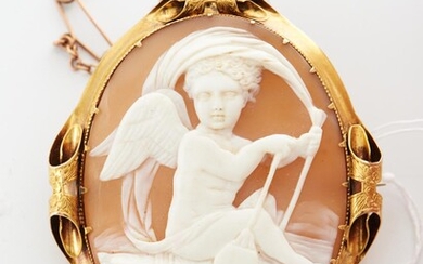 A SHELL CAMEO DEPICTING CUPID IN AN 18CT GOLD FRAME, LENGTH 63MM