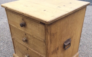 A Victorian pine chest of three graduated knobbed drawers having...