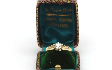 A gold diamond solitaire ring, ca. 0.75 ct.