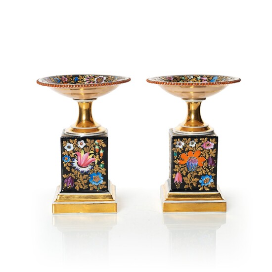 A pair of table decorations/tazzas, porcelain, Russian, 19th Century.