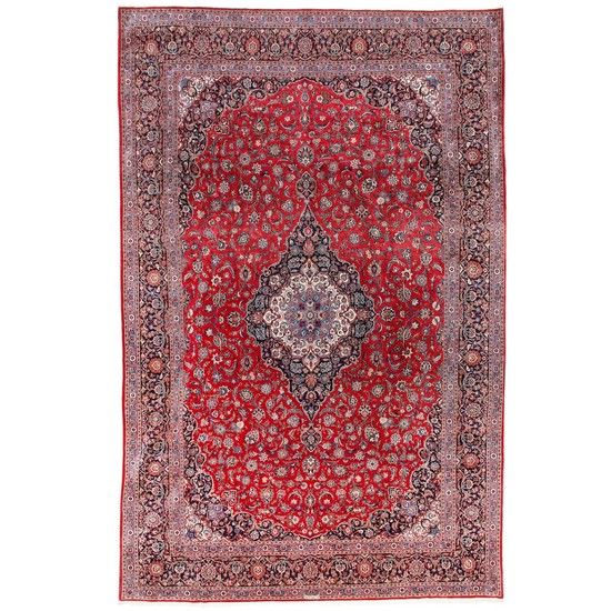 A signed semiantique Kashan carpet, Persia. Classical medallion design. Fine shiny wool quality. Signed: Alagehehmand. Second half 20th century. 529×341 cm.