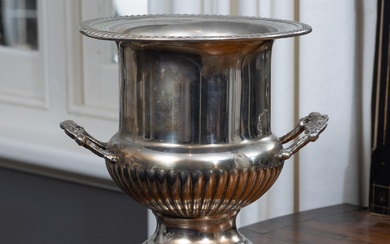 A silver plated Campana form ice bucket of good quality. Height 25cm