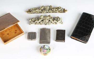 A small group of collectors' items, including a crocodile skin purse with silver mounts, length