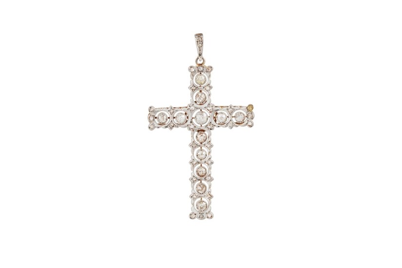 AN ANTIQUE DIAMOND CROSS, with old cut diamonds of approx. 2...