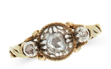 AN ANTIQUE DIAMOND DRESS RING in yellow gold and
