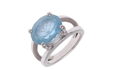 AN AQUAMARINE SINGLE STONE RING. the oval-shaped aquamarine ...