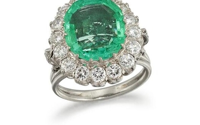 AN EMERALD AND DIAMOND CLUSTER RING Centred by a