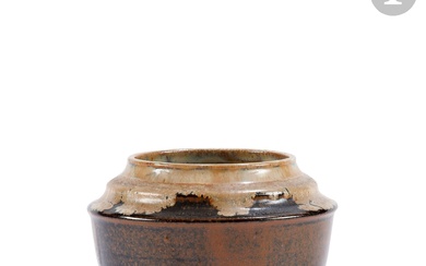 AUGUSTE DELAHERCHE (1857-1940) Vase balustre à très large col annulaire Épreuve en céramique émaillée polychrome....