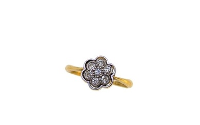 An early 20th century diamond set daisy cluster ring