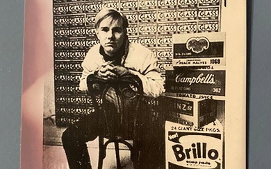 Andy WARHOL (1928-1987), Attribué à Photographie en noir et blanc représentant Andy Warhol assis à...