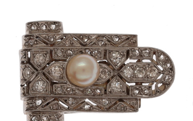 Art Deco brooch-clip with diamonds and pearl, circa 1920.