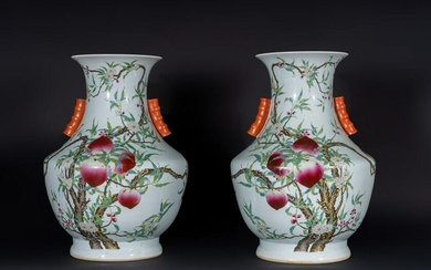 Arte Cinese Pair of monumental thouhu vases decorated