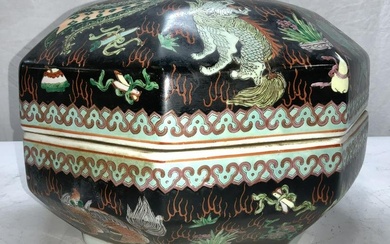 Asian Lion Fenghuang Porcelain Centerpiece