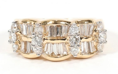 BAGUETTE & ROUND DIAMOND, 14KT YELLOW GOLD RING