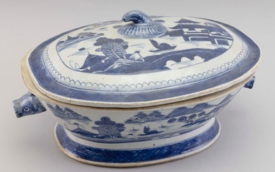 BLUE AND WHITE CANTON PORCELAIN COVERED SOUP TUREEN 19th Century Height 7.5". Width 12.5".