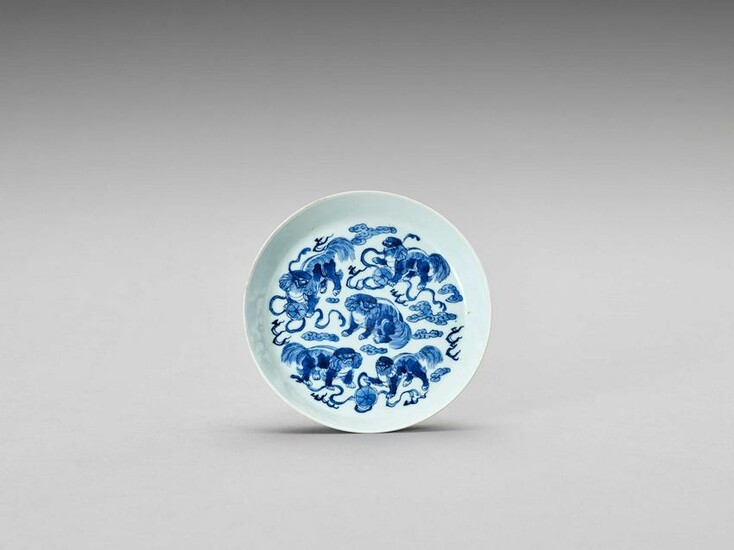 BLUE AND WHITE PORCELAIN DISH WITH PEKINGESE DOGS