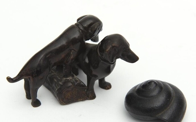 BRONZE DOG ORNAMENT TOGETHER WITH SNAIL