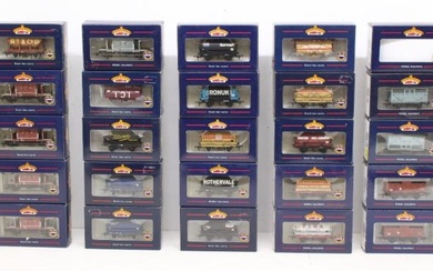 Bachmann: A collection of twenty-five assorted boxed Bachmann, OO Gauge...