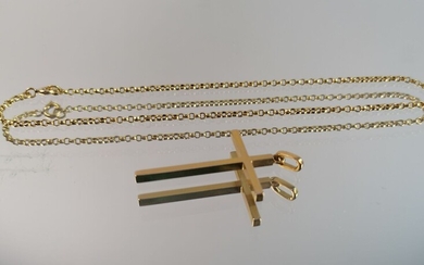 Bracelet et croix en or jaune. 7,3 grs