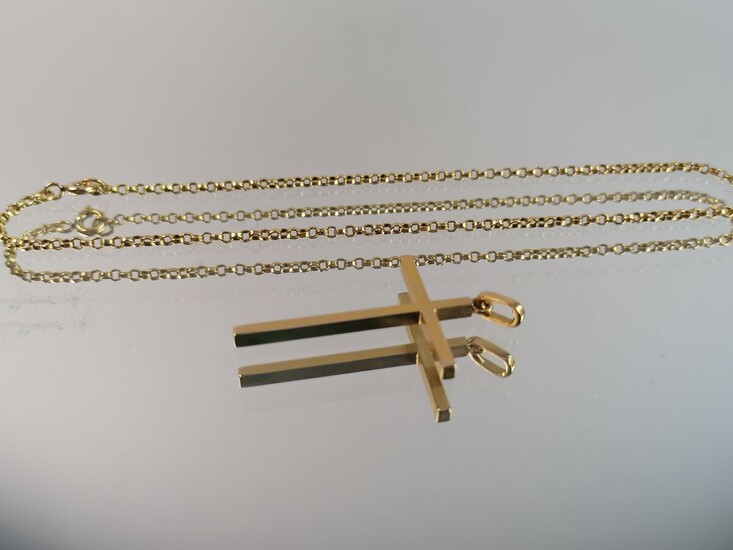Bracelet et croix en or jaune. 7,3 grs