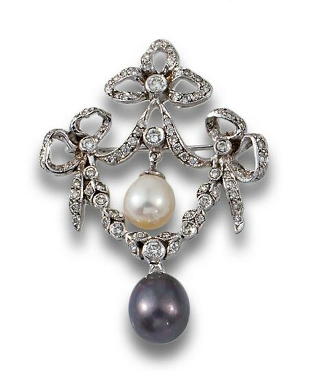 Brooch, antique style, in 18 kt. white gold, with