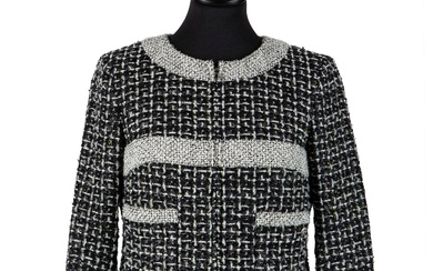Chanel - Abbigliamento Short Jacket White, black and silver bouclé wool long sleeves short jacket, silk lining, french size 34, with dustbag