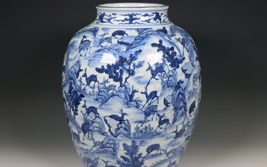 China, blue and white porcelain 'one hundred deer' baluster vase, late Qing dynasty (1644-1912)