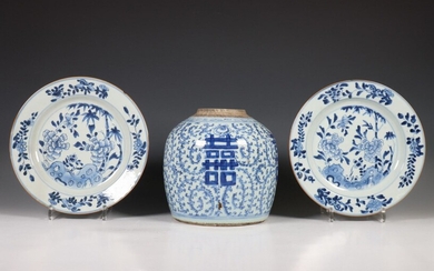 China, paar blauw-wit porseleinen borden, Qianlong en gemberpot, 19e eeuw,...