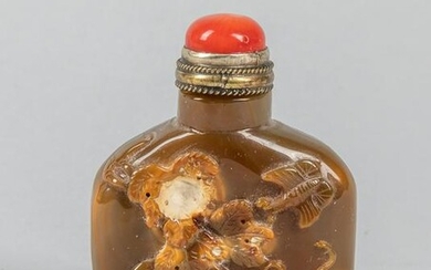 Chinese Carved Cameo Agate Snuff Bottle