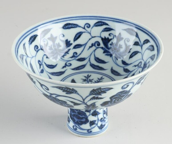 Chinese bowl on foot Ã˜ 15.6 cm.