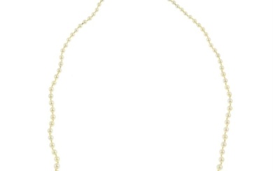 Cultured pearl single-strand necklace, with 9ct gold diamond clasp