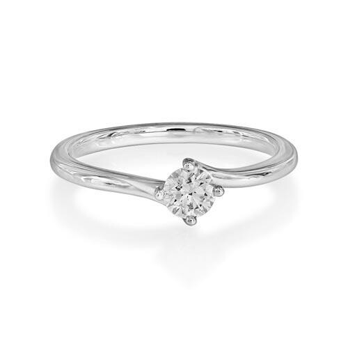 Diamond ring set with 0.33ct. diamond. This Diamond Solitair...