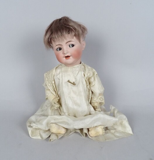 Doll: Poupée marque en creux SIMON&HALBIG K étoile R 126 H:41cm tête porcelaine, yeux riboulants,...