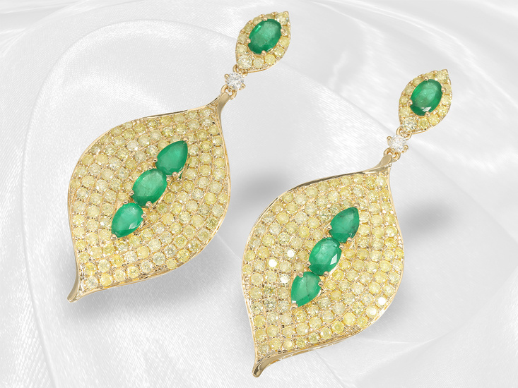 Earrings: exclusive diamond/emerald earrings, like new, approx. 7ct