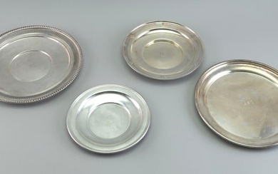 FOUR STERLING SILVER PLATES Mid-20th Century Approx. 41.0 troy oz.