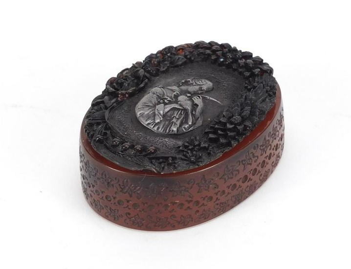 French pressed snuff box, the lift off lid decorated