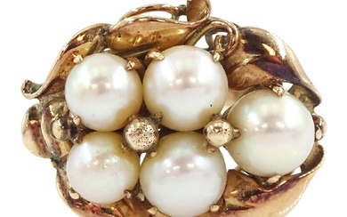 Gold cultured pearl cluster ring