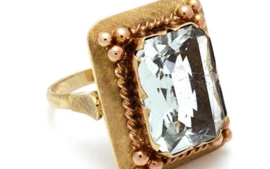 Gold solitaire ring