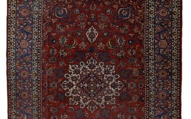 Isfahan hand-knotted Persian wool rug, mid 20th century