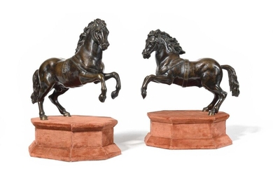 Italian or Flemish school of the 18th century, follower of John of Bologna (1529-1608) Pair of rearing horses Bronze with light brown patina H. 26 and 24.5 cm