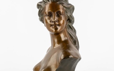 Jef LAMBEAUX (1852-1908) 'Bust Of a Young Lady'. (L:18 x W:28 x H:42,5 cm)