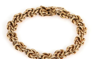 Knot bracelet of 14k gold. Weight app. 37.5 g. L. 19.5 cm.