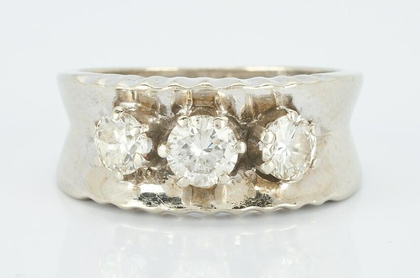 Ladies 14K & 3 Diamond Ring